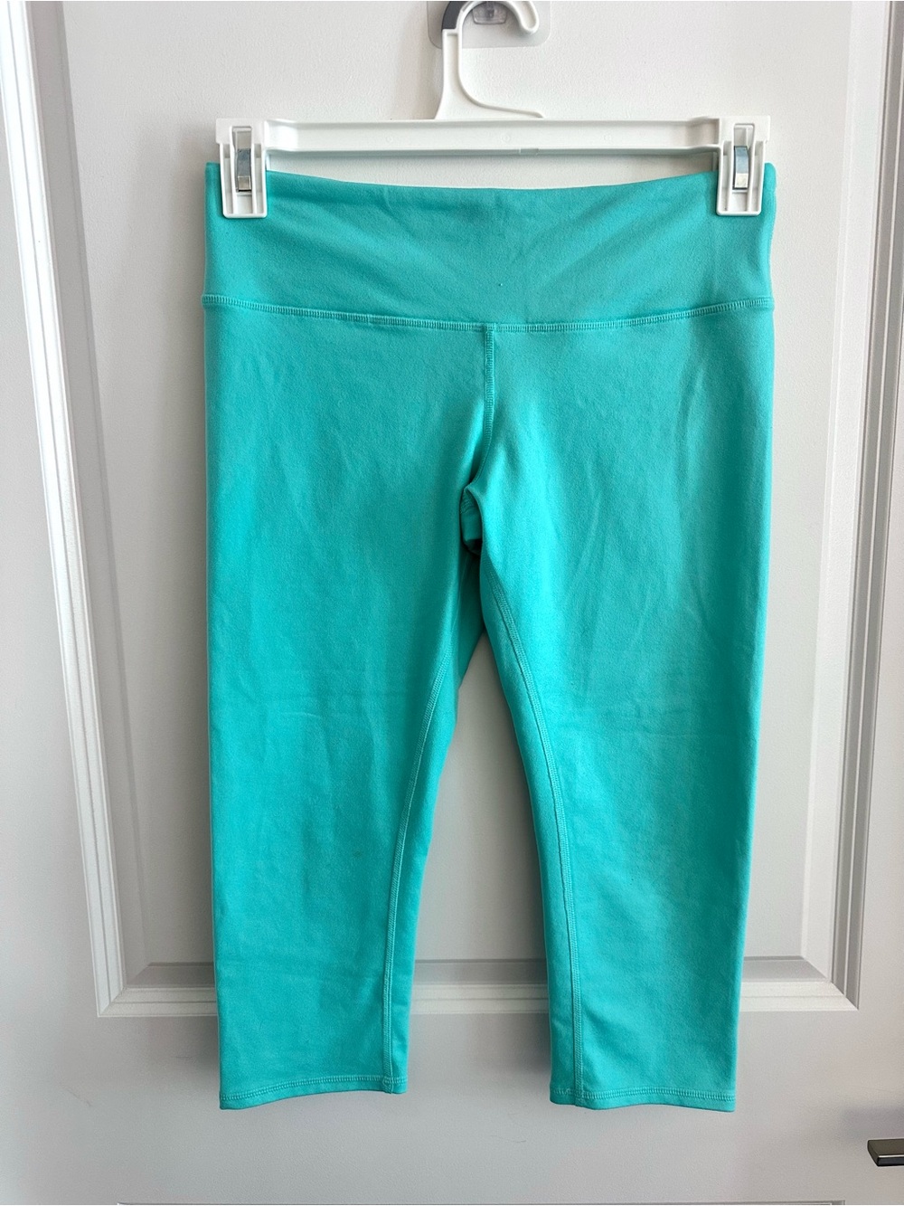 ALO Yoga Crop Aqua Leggings Medium